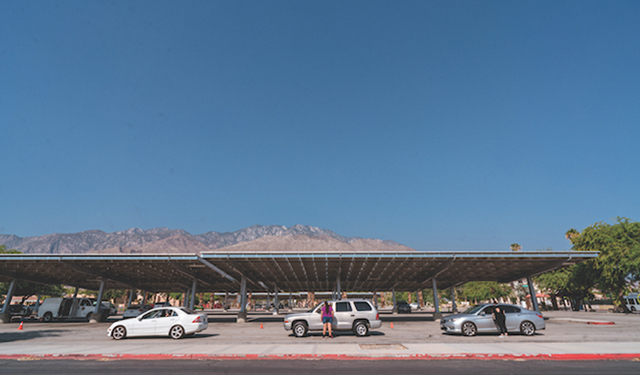 Cars line up at Palm Springs High for one of the school’s tech depots in early September. (Photo/Rebecca Aranda)