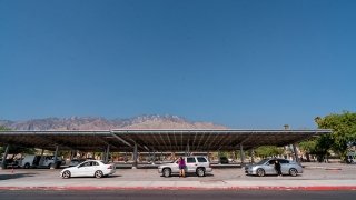 Cars line up at Palm Springs High for one of the school’s tech depots in early September. (Photo/Rebecca Aranda)