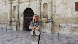 Kate Rodgers stands in front of the Alamo.