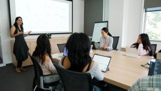 Photograph of Mary Helen Immordino-Yang teaching a class of university students.