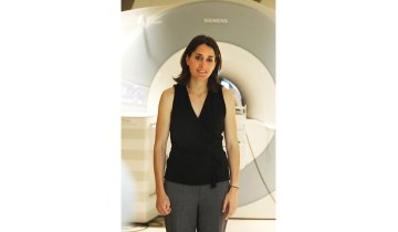 Immordino Yang with MRI scanner