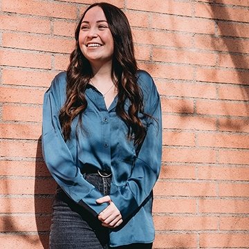 Portrait of Amy Henderson on the USC campus.