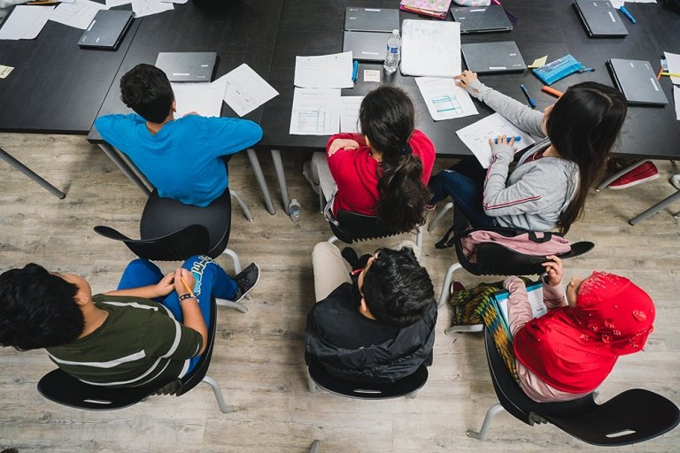 Group of 6 kids in class