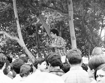 A demonstration during the 1968 walkouts that protested poor learning conditions for Latinx students. (Photo/LA Public Library)